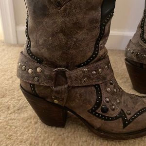 Corral harness boots